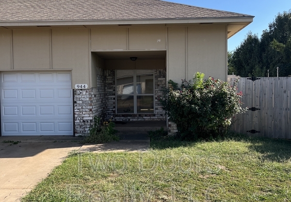 944 SW 98 ST