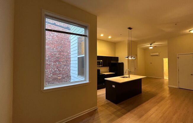 Studio, 1 bath, 653 sqft, $1,099, Unit 407 Unit 203