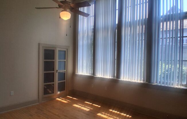 1 bed, 1 bath, 706 sqft, $1,199, Unit 1517 S. Theresa Ave. #201