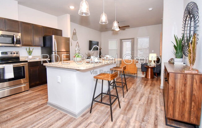 2 beds, 2 baths, 985 sqft, $1,300, Unit 2304 B1