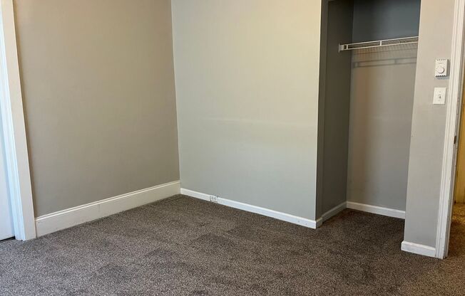 3 beds, 1 bath, $1,225, Unit 525 1/2- Apt. F