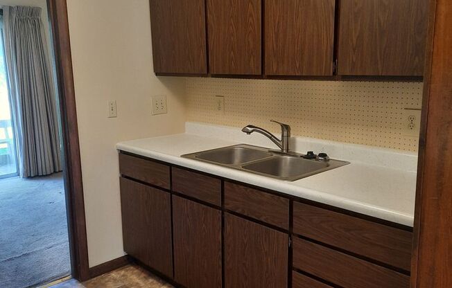 1 bed, 1 bath, $895, Unit #8