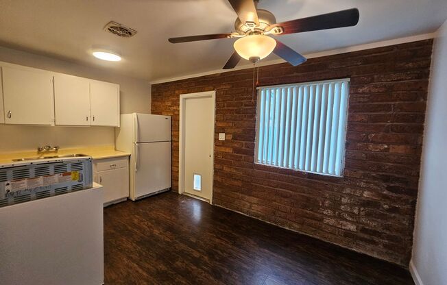 1022-1024 S. Dorsey Lane