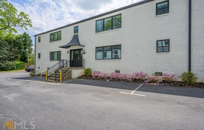 905 Briarcliff Road Northeast - 01