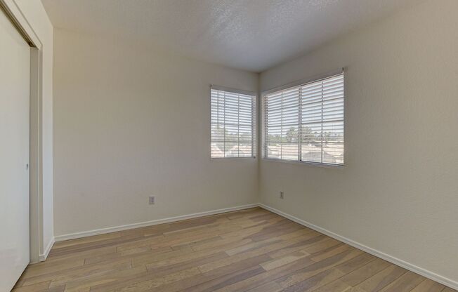 Must see Mountain & Strip Views!