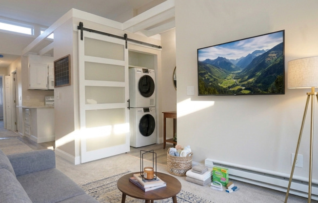 1 bed, 1 bath, 775 sqft, $2,350, Unit 24-6