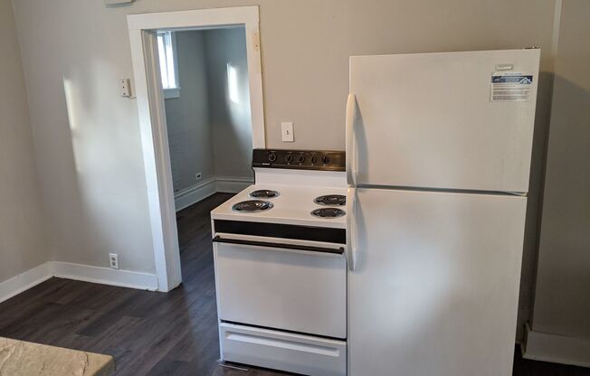 2 beds, 1 bath, $1,095