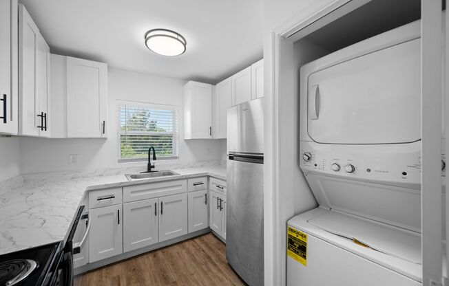 2 beds, 1.5 baths, 850 sqft, $1,695, Unit E109