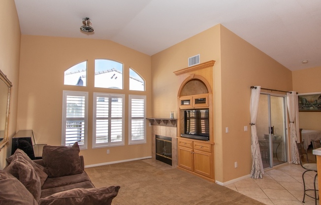 Beautiful 2 Bedroom / 2 Bath Condo in Desirable Scripps Ranch