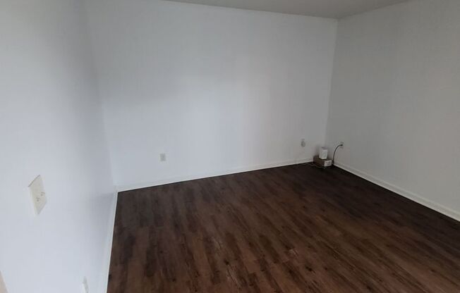 1 bed, 1 bath, 850 sqft, $1,050, Unit 8-802