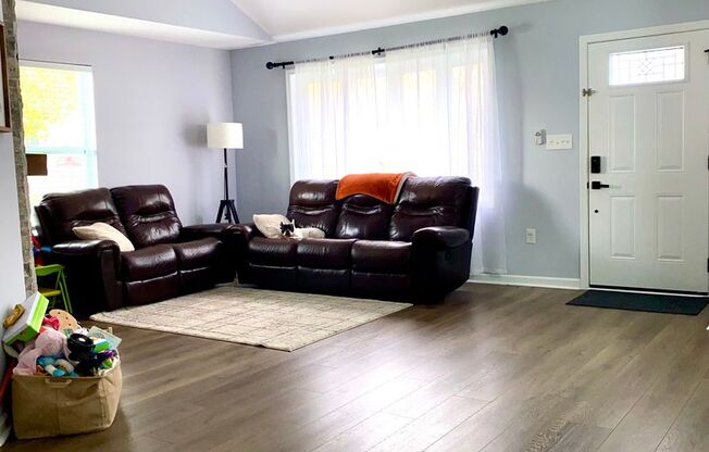 Charming 3 BR/2 BA Single-Family Home in Pasadena!