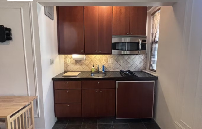 Studio, 1 bath, $2,600, Unit 4D