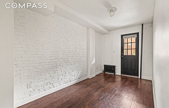 842 PUTNAM AVE