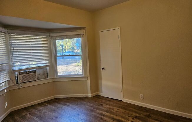 2 beds, 1 bath, $3,000