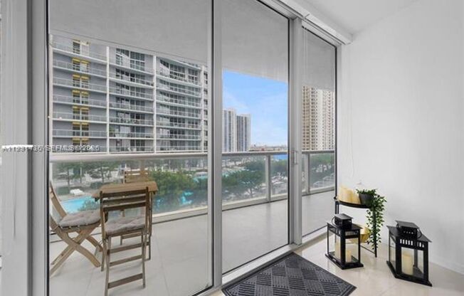 2 beds, 2 baths, 1,327 sqft, $5,100, Unit 495 Brickell Ave # 1610