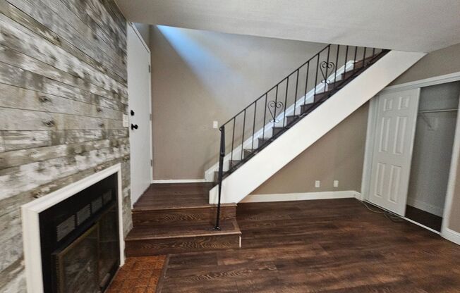 Super Cool 2 Bed 1 1/2 Bath Townhome w/ Attached Garage, Central Air - Pet Friendly!