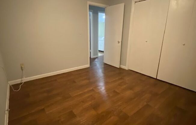 2 beds, 1 bath, $1,350, Unit A