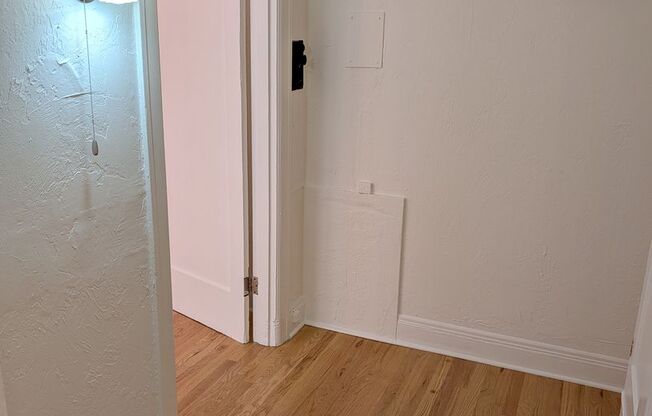 Studio, 1 bath, 308 sqft, $1,129, Unit 06