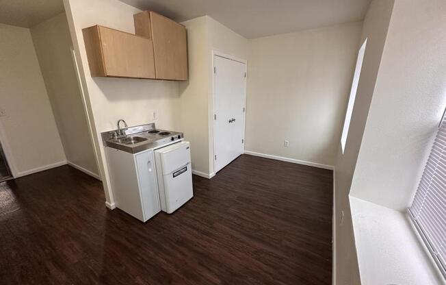1201 N 18 ST