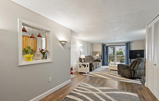 46 GREENTREE LN