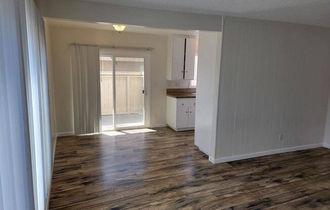 2 beds, 1 bath, 885 sqft, $2,300, Unit 623 Kirk Ave