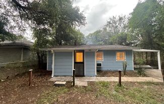 Cute and private 2 Bedroom, 1 Bath cottage in Jacksonville!