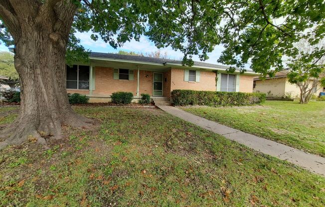 949 Dogwood Trail