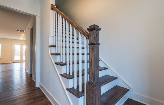 Gorgeous 4+ Bedroom Home in 12 Oaks