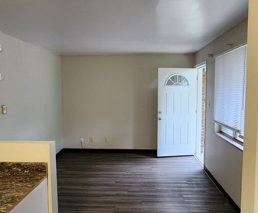 1 bed, 1 bath, 400 sqft, $625, Unit 02