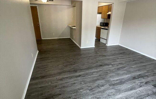 1 bed, 1 bath, 750 sqft, $900, Unit #11