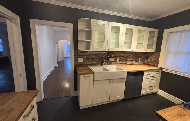 1067-1069 Saint Clair Avenue