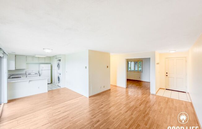 2BD/1BA Condo in Clairemont with Balcony, In-Unit Laundry & Reserved Parking