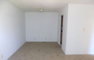 2 beds, 1 bath, 850 sqft, $695, Unit D