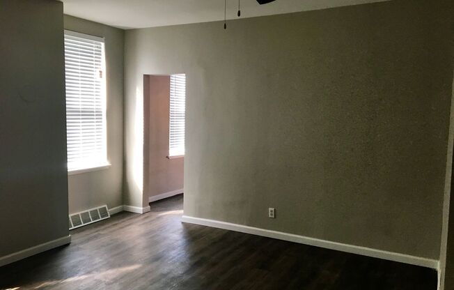 *** Amazing Apartment in Mt. Washington * Pet Friendly * Duplex style * Available Now * Spacious & Renovated ***