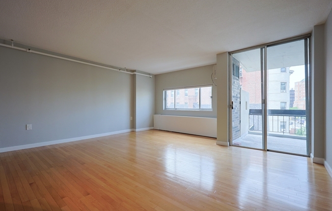 2 beds, 2 baths, 1,000 sqft, $3,950, Unit 401