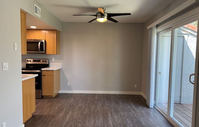 2 beds, 1 bath, 875 sqft, $2,595, Unit 226