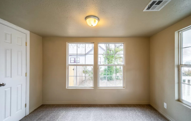 2 beds, 1 bath, $1,050