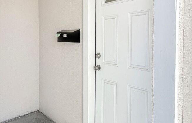 Newly Renovated 2-Bedroom Duplex