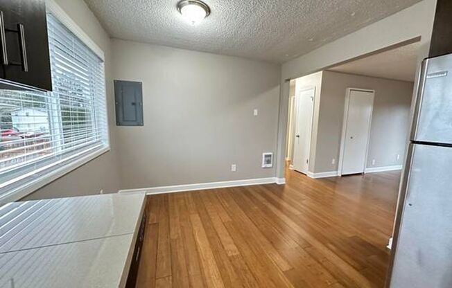 2 beds, 1 bath, $1,650, Unit 12