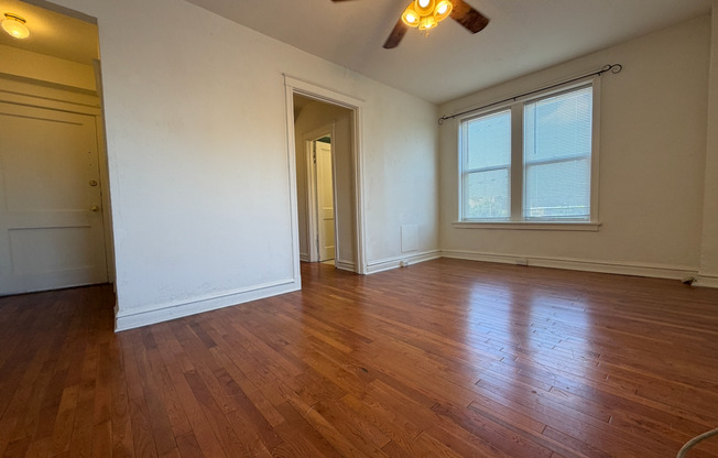 Studio, 1 bath, 450 sqft, $945, Unit 309