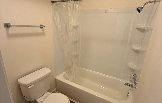 2 beds, 1 bath, 705 sqft, $765, Unit 837-Unit 2