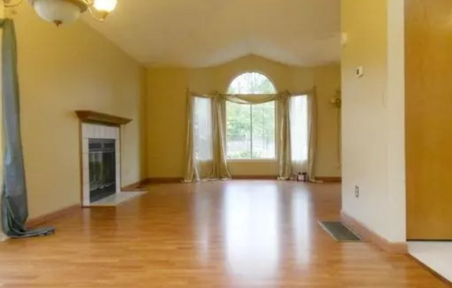 Burntwood West Neighborhood Home - 3 Bedrooms 2.5 Baths 1,700 Sq. Ft.