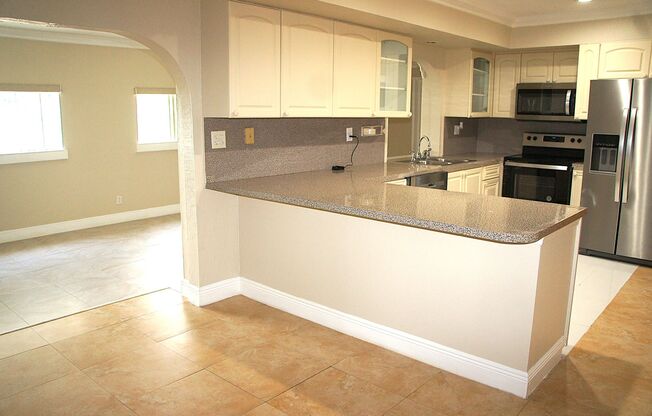 Great location close to parks and 595. less than 20 min away from Fort Lauderdale Airport