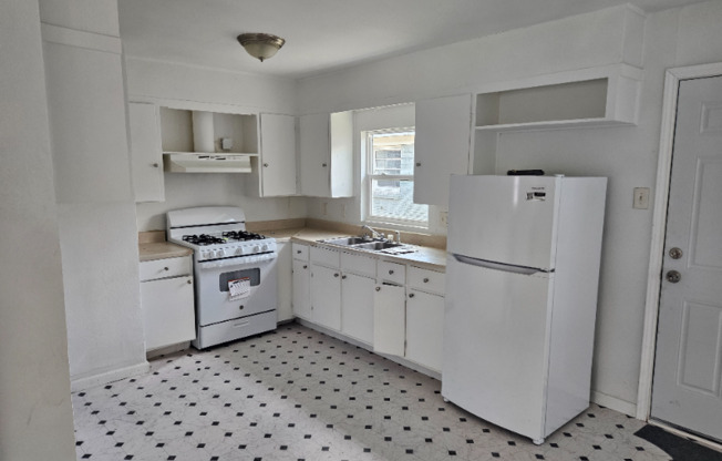 1726 E DARTMOUTH
