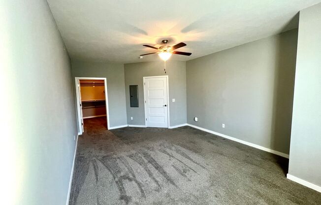 1 bed, 1 bath, 975 sqft, $1,295, Unit 3412 Dodge Street - 402