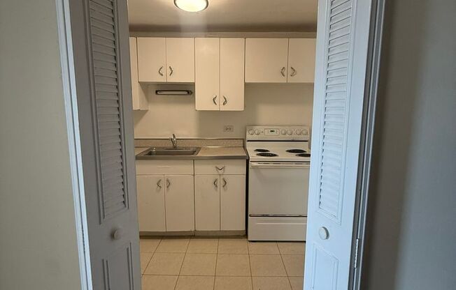1 bed, 1 bath, 769 sqft, $1,475, Unit Old King Edward 44
