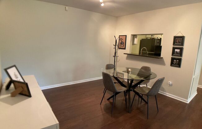 2 beds, 2 baths, $1,595, Unit Unit 1A32