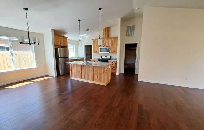 2022 Construction 3 Bed, 2 Bath Close to Downtown Grants Pass