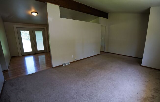 2 beds, 1 bath, $1,595