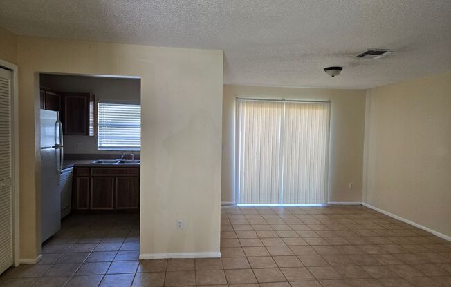 3 bed 2 bath tri plex near UCF